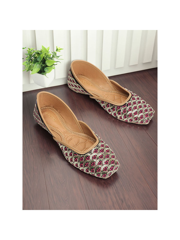 Iconics Womens Pink Color Embellished Ethnic Embellished Juttis-picture-39