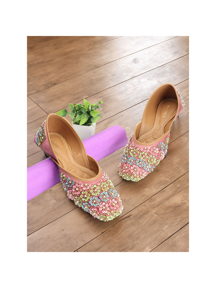 Iconics Womens Pink Color Comfortable Ethnic Embellished Juttis