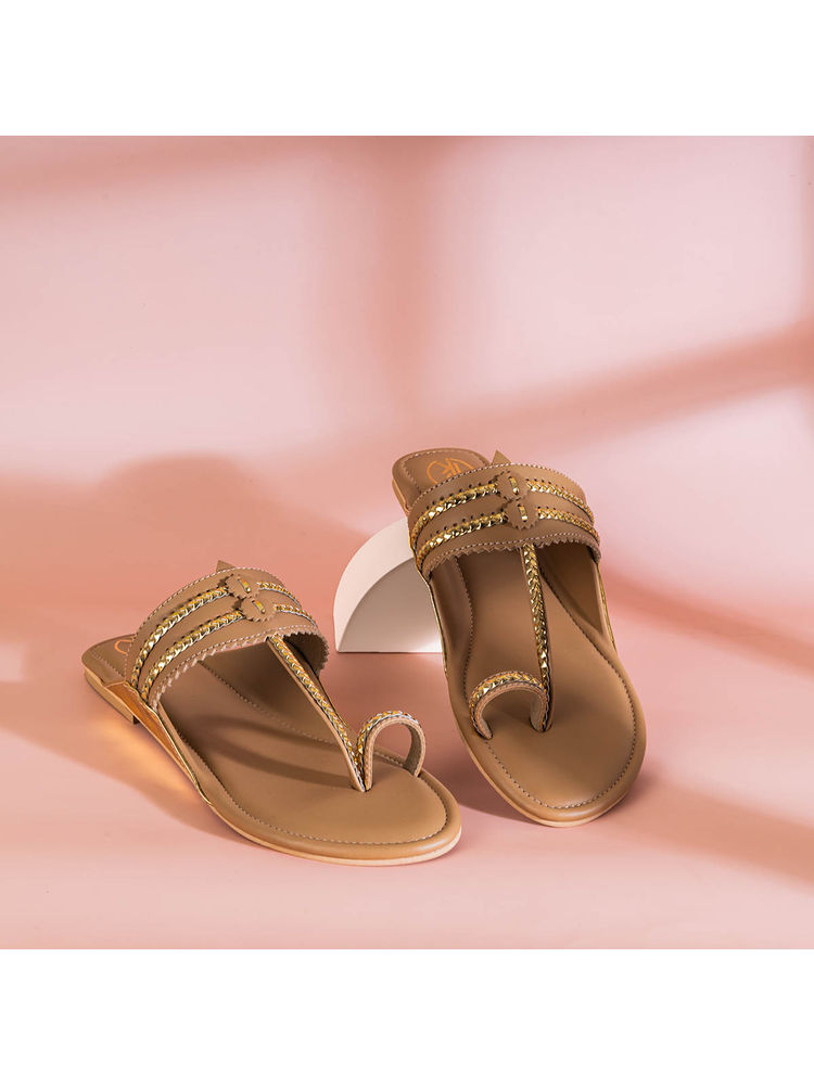 PREET KAUR Beige Two Tone Kolhapuris-picture-24