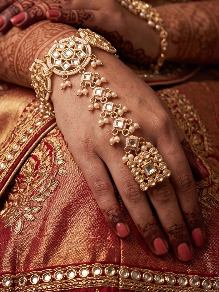 Fida Gold Kundan Embellishment Women Ethnic Haathphool-image-5