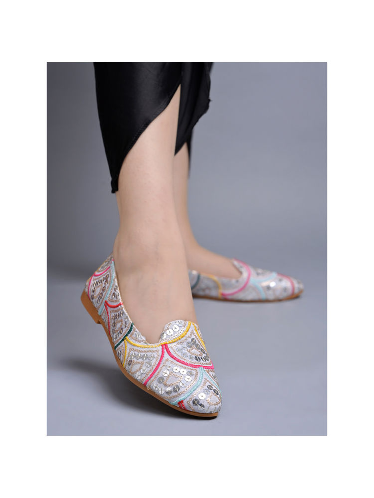 Shoetopia Women Ethnic Silver Flat Juttis