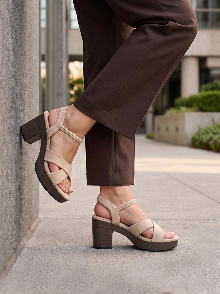 Monrow Maria Cream Block Heels-picture-13