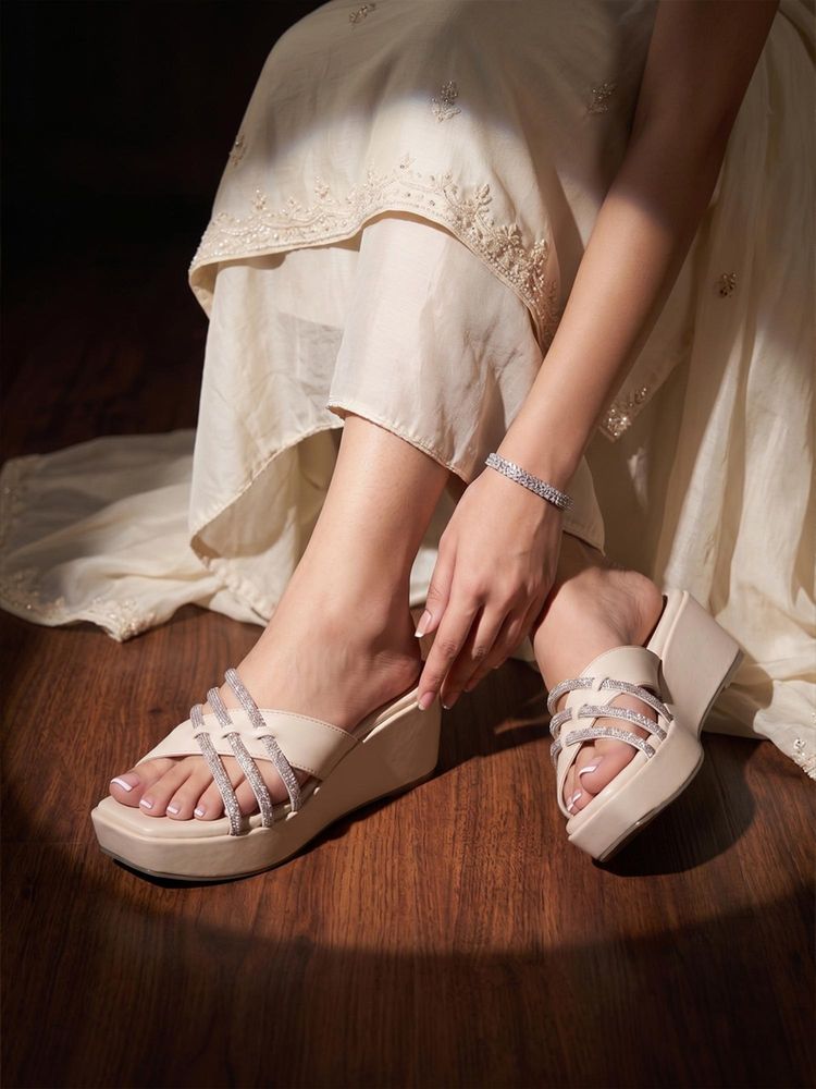 Monrow Denis Cream Wedges-image-2