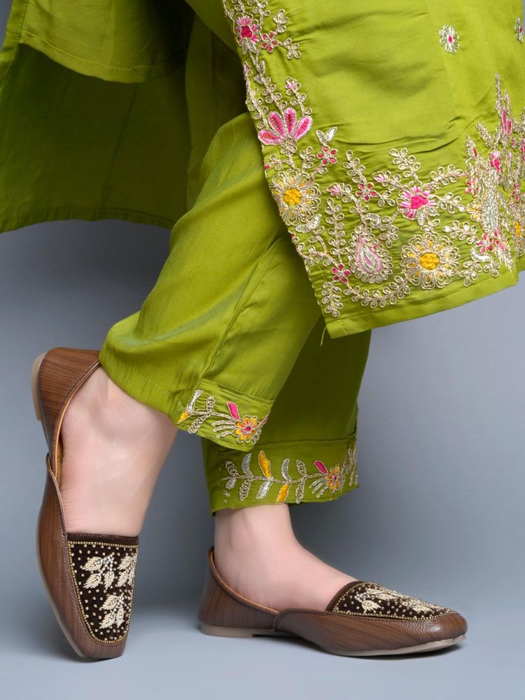 Shoetopia Women Brown Ethnic Hand-Embroidered Velvet Leaf Juttis-image-13