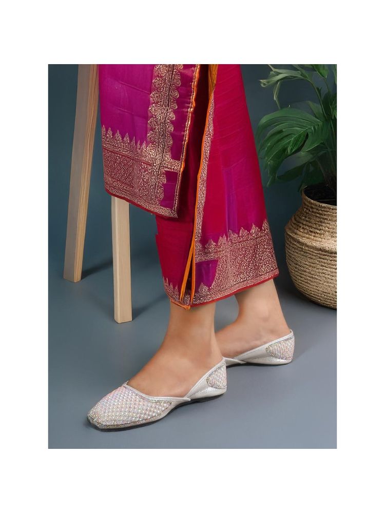 Carlton London Women Silver Embellished Ethnic Jutties