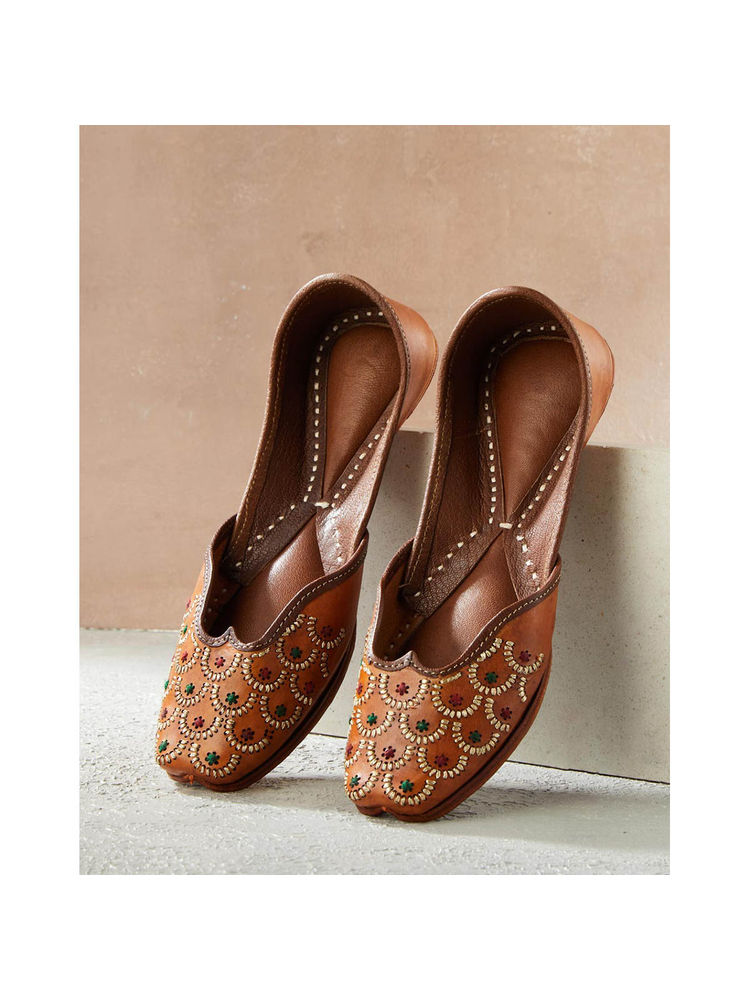 fabindia fashion Fabindia Brown Leather Juttis-picture-44