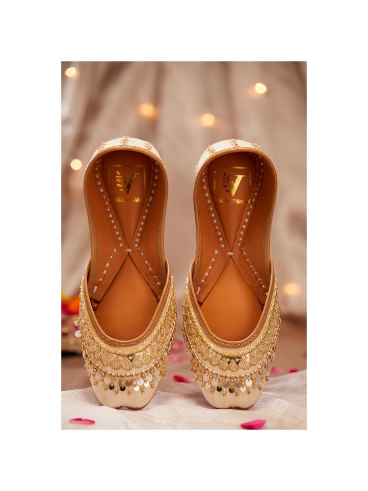 House of Vian Zunaira Gold Juttis