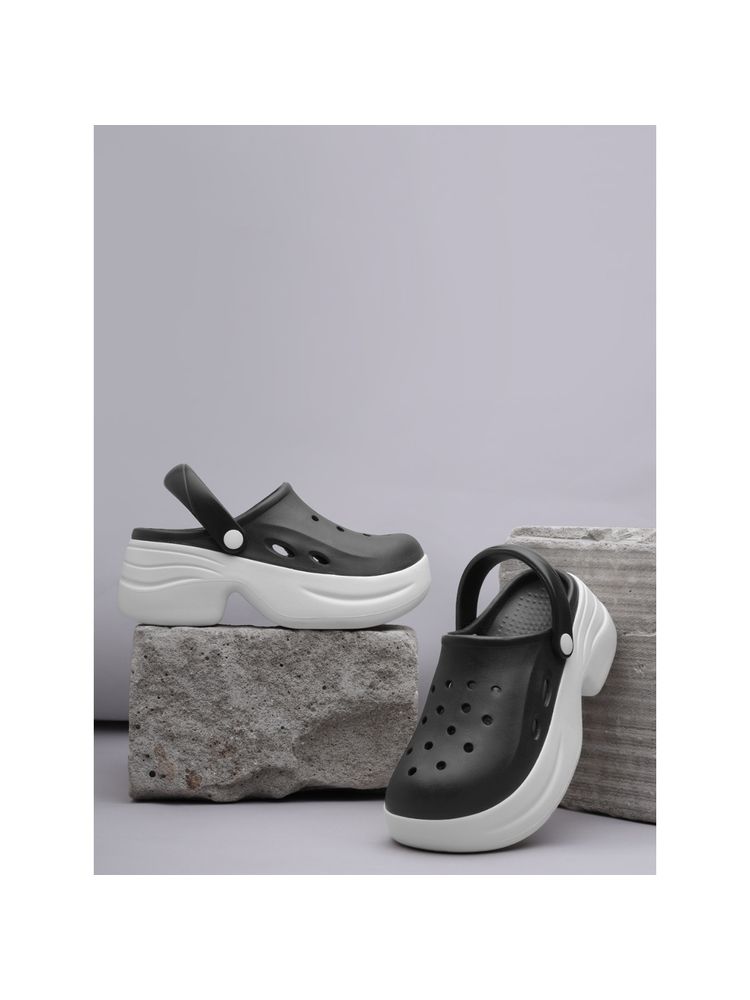 Truffle Collection Black Solid Clogs-picture-42