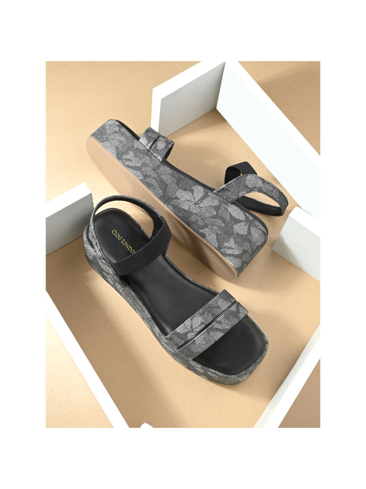 CLOG LONDON Womens Black Elastic Heels