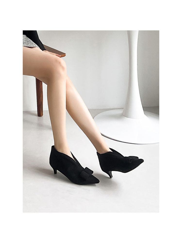 Shoetopia Solid Bow Detailed Black Pumps for Women