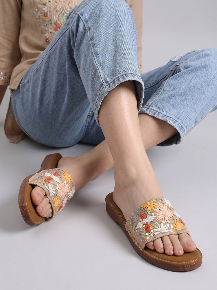 Dollphin Women’S Floral Embellished Cream Flats-picture-23