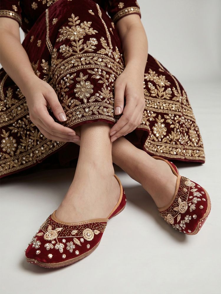 Dollphin Women Maroon Embroidered Ethnic Juttis-image-6