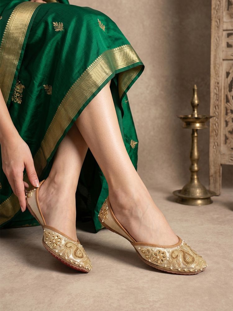 Dollphin Women Golden Embroidered Ethnic Juttis-picture-24