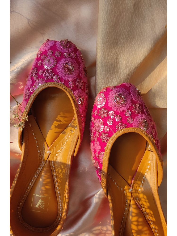 House of Vian Women Pink Dahlia Juttis
