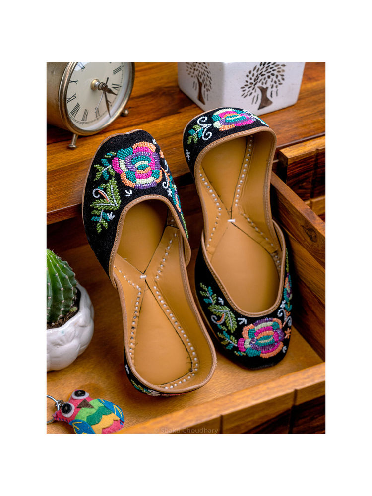 NR BY NIDHI RATHI Women Black Embellished Juttis-image-31