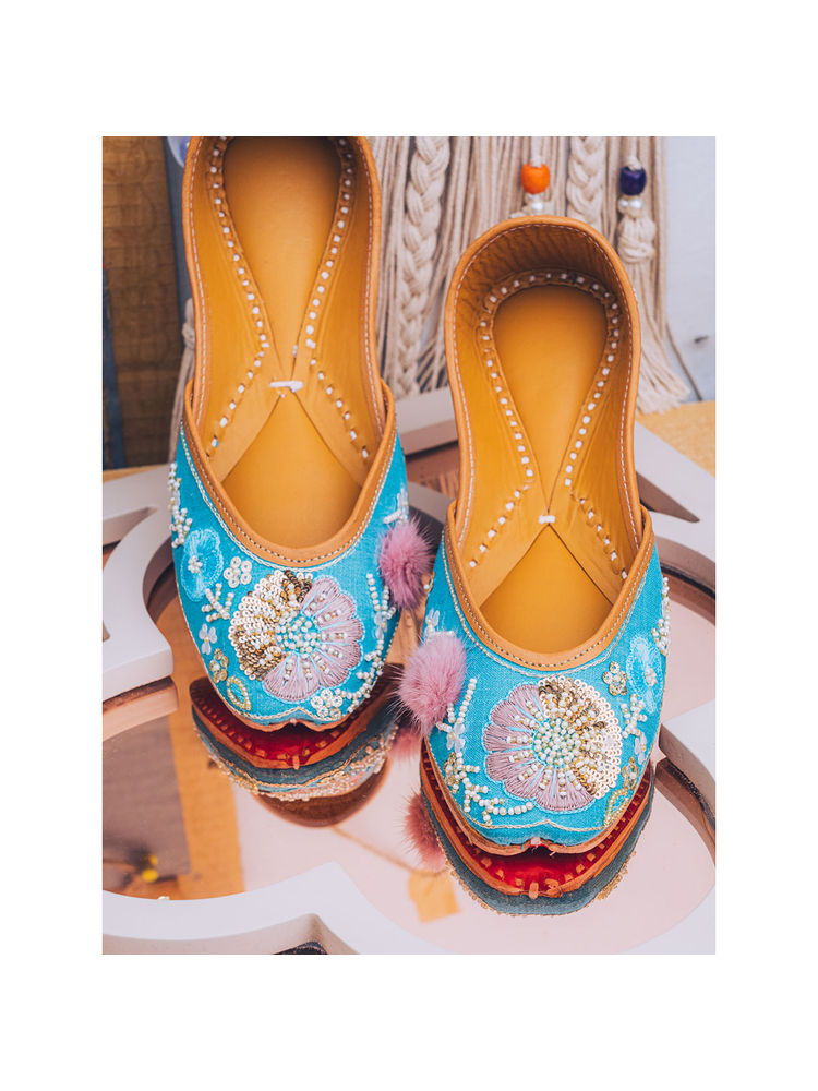 NR BY NIDHI RATHI Embroidered Ethnic Turquoise Juttis-image-10