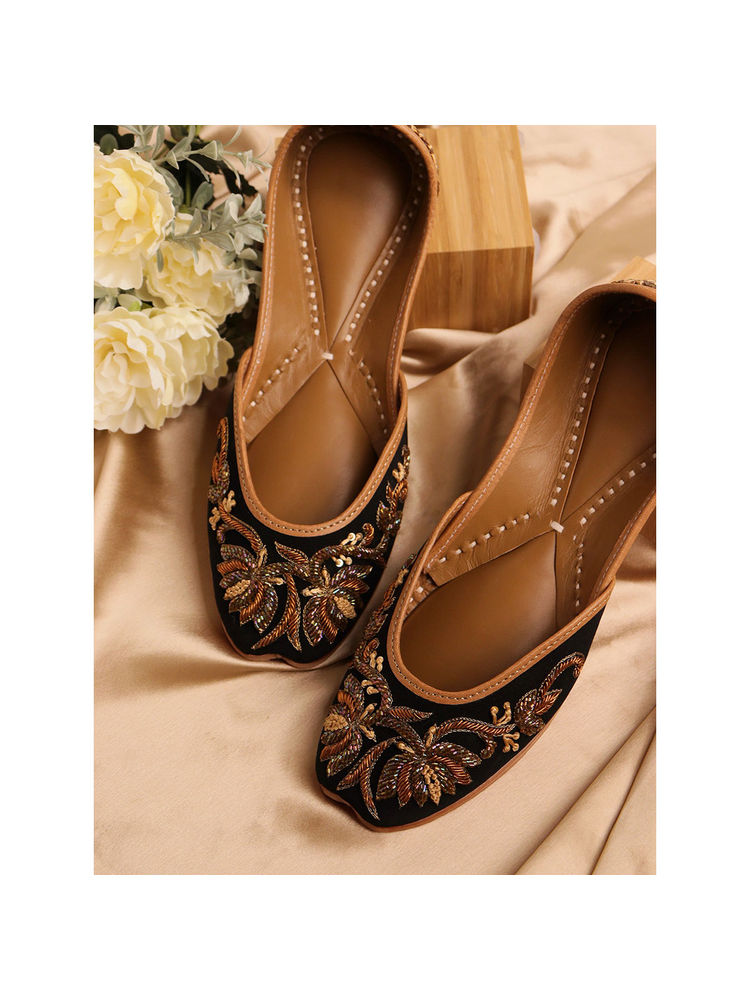 NR BY NIDHI RATHI Black Embellished Casual Juttis