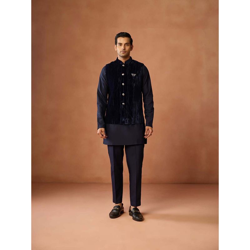 KISAH Men Kurta With Velvet Nehru Jacket With Brooch Trouser (38)