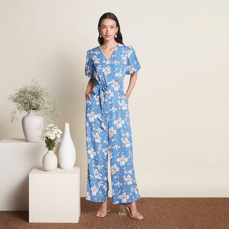 Twenty Dresses by Nykaa Fashion Work Blue And White Floral V Neck Wide Leg Jumpsuit (Set of 2) (XL)