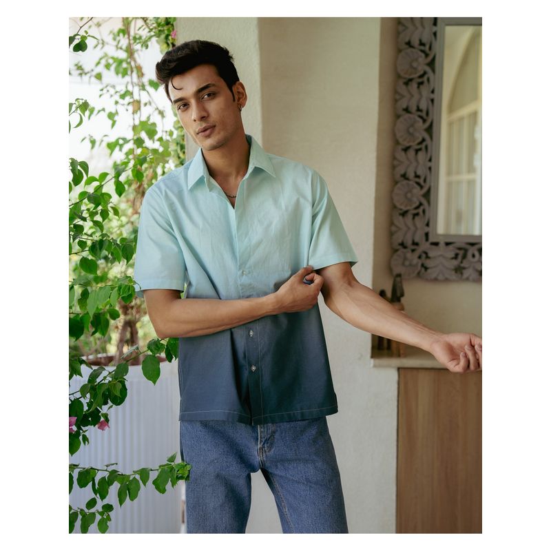 DRAGIT Men Blue Ocean Ombre Half Sleeve Shirt (S)