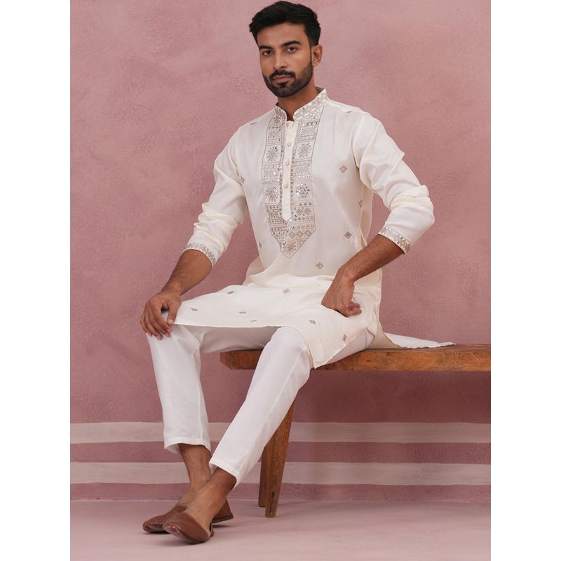 Jompers Men Off White Silk Mandarin Neck Embroidered Kurta (S)