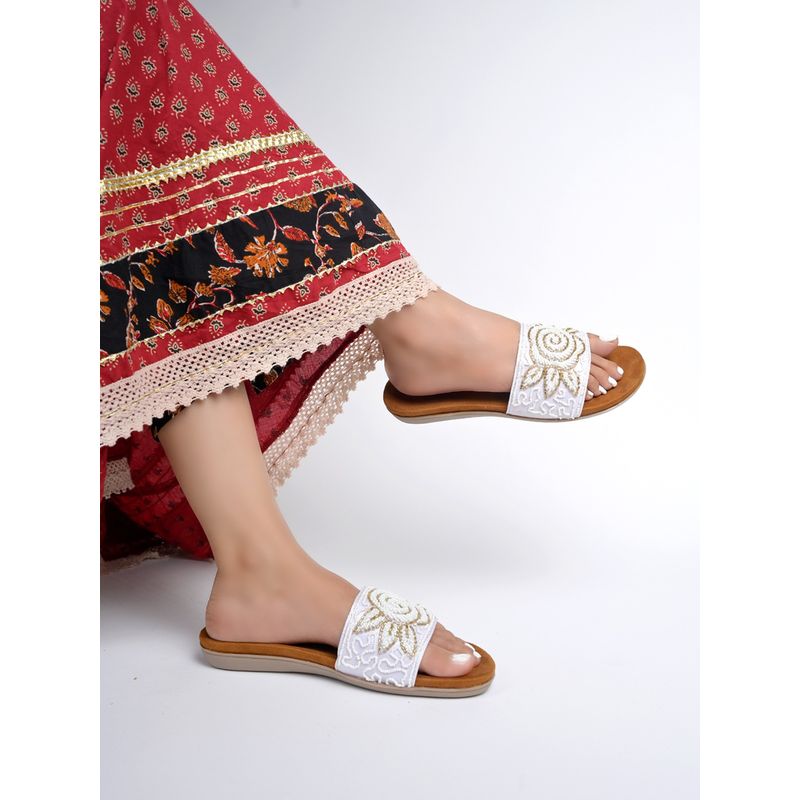 Shoetopia White Beaded Floral Flats (EURO 37)