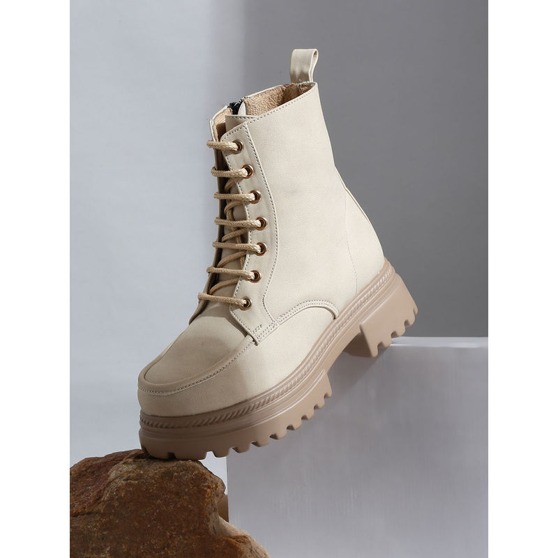 VALIOSAA Cream Solid Brogue Boots (EURO 40)