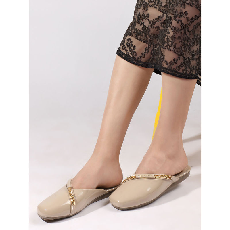 Carlton London Womens Glossy Chain Detail Comfort Mules - Beige (EURO 36)