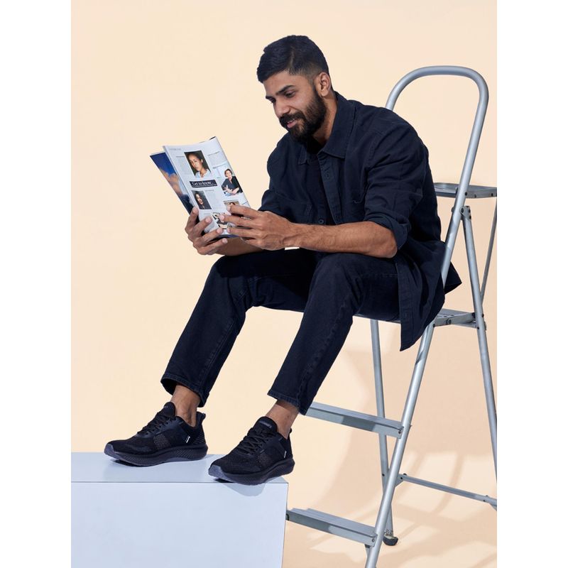 Neeman's The Embracers Black Sneakers (UK 6)