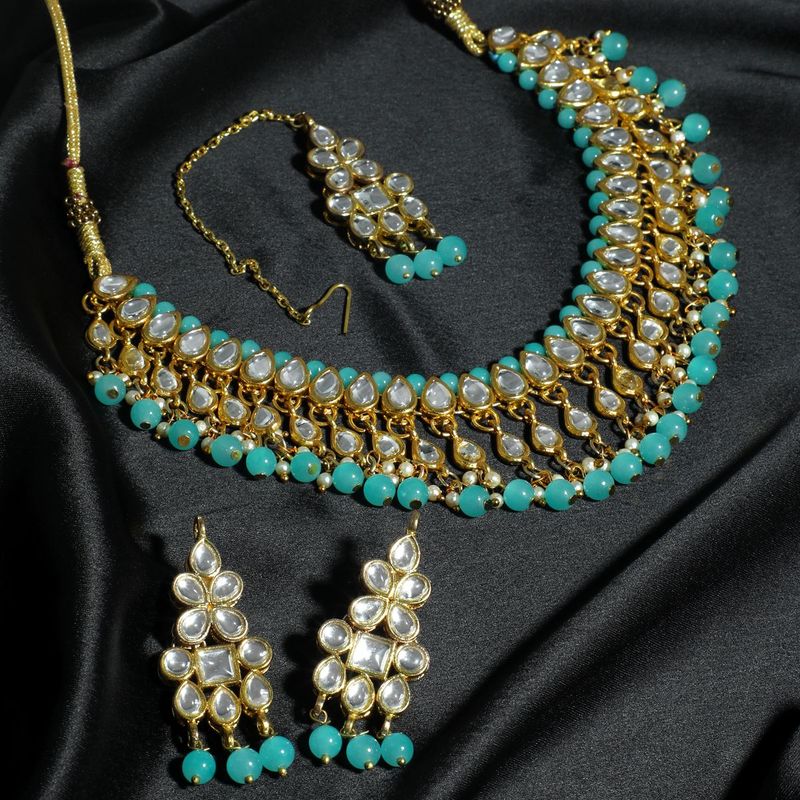 Karatcart Kundan Mint Blue Necklace Set with Earrings and Maangtikka