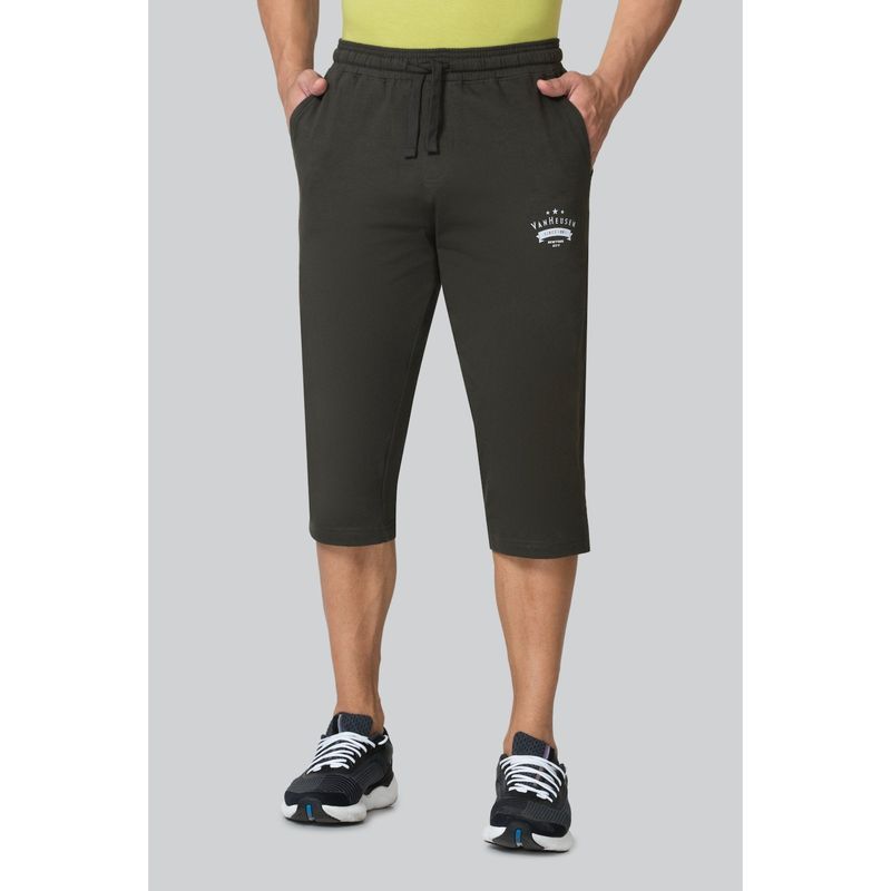 Van Heusen Men Green Solid Leisure Capris (M)