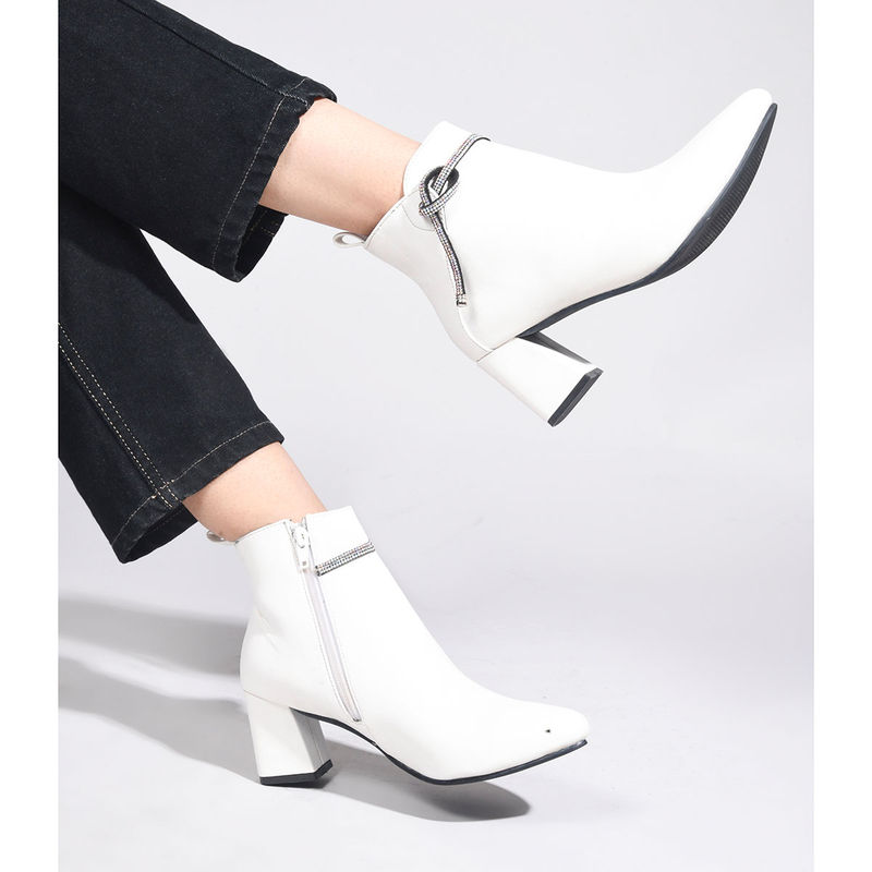 SHUZ TOUCH Chain Detail White Embelished Boots (EURO 35)