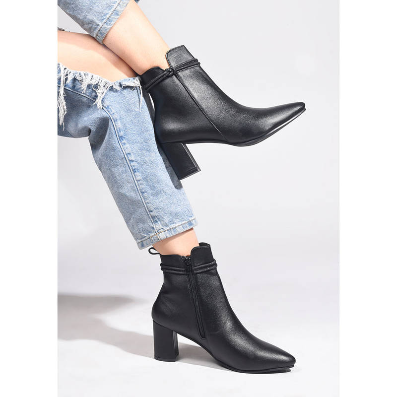 SHUZ TOUCH Black Embelished Block Heel Boots (EURO 35)