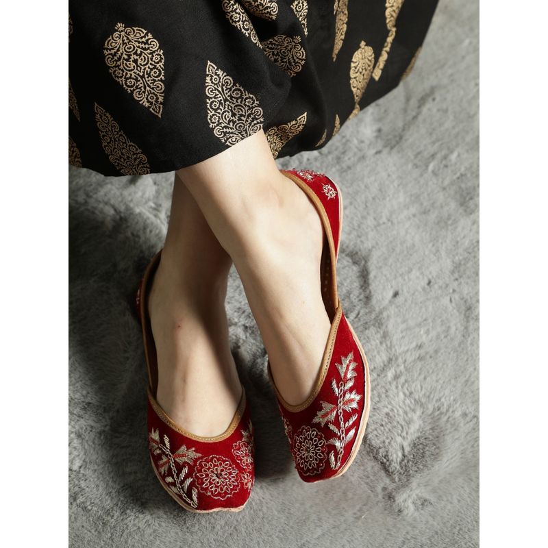 GLAM STORY Maroon Embellished Designer Punjabi Juttis For Women (EURO 37)