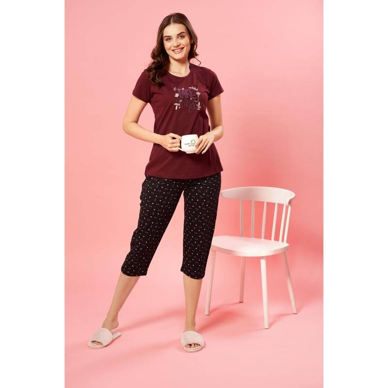 Quira Women Wine Pure Cotton Printed Top with Capri (M)