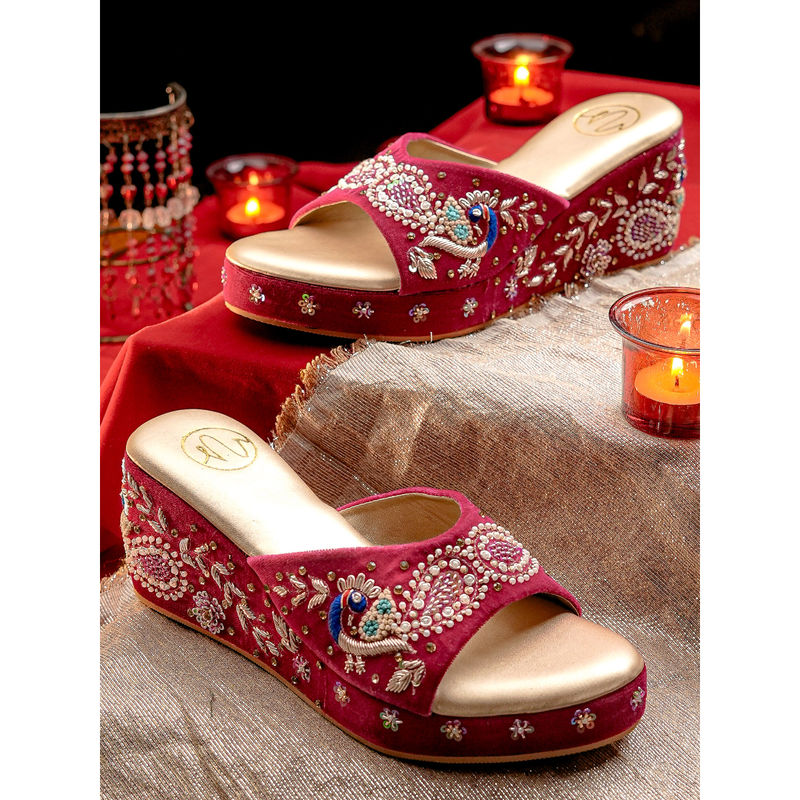 NR BY NIDHI RATHI Womens Red Ethnic Embellished Velvet Wedge Heels (EURO 39)