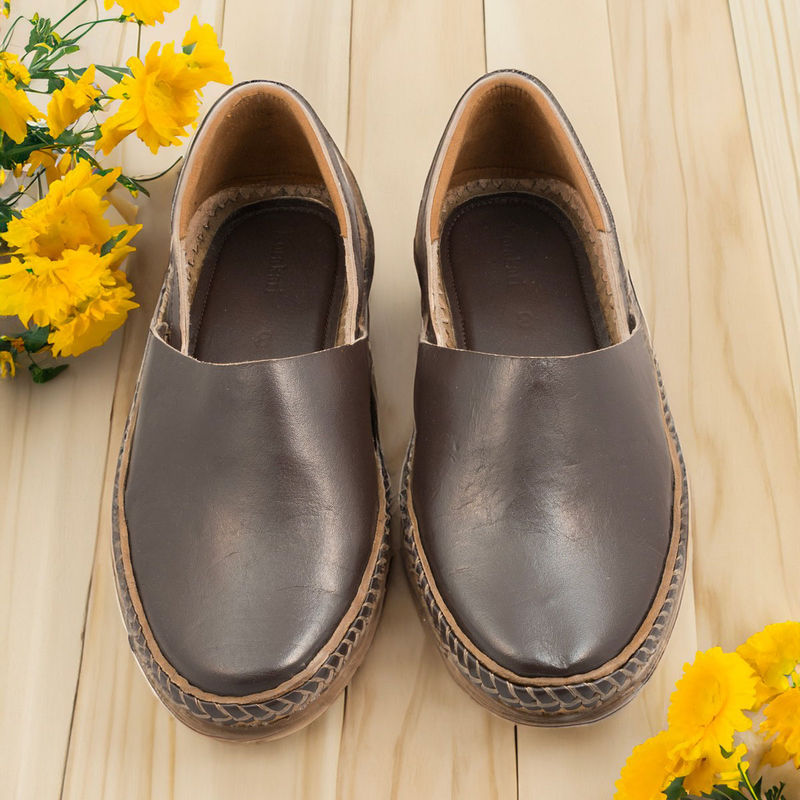 Korakari Men Solid & Patterned Brown Ethnic Juttis (UK 6)