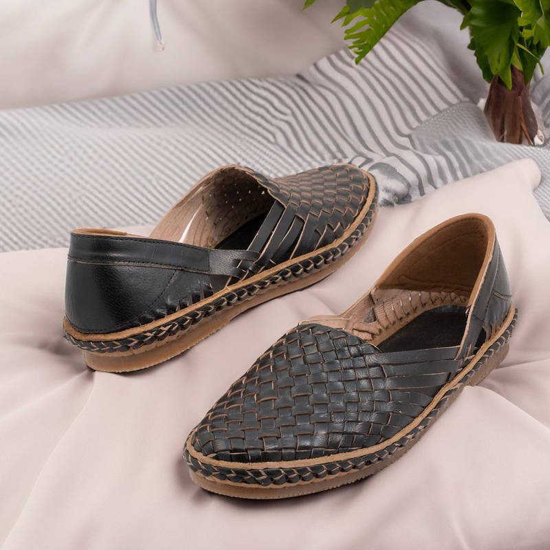 Korakari Women Solid & Patterned Black Ethnic Juttis (UK 6)