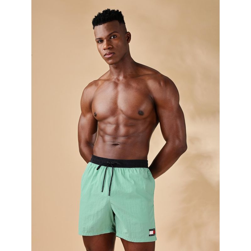 Tommy Hilfiger Regular Fit Solid Mid Rise Shorts (L)