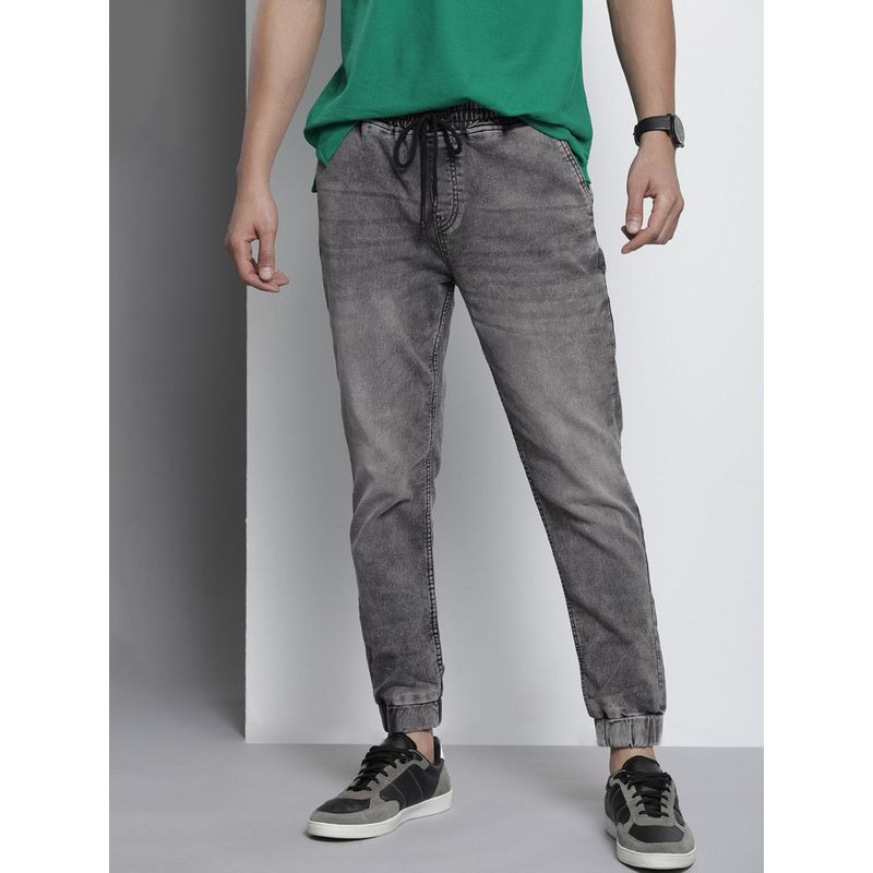 The Indian Garage Co Grey Men Slim Fit Solid Mid-Rise Stretchable Denim Joggers (28)