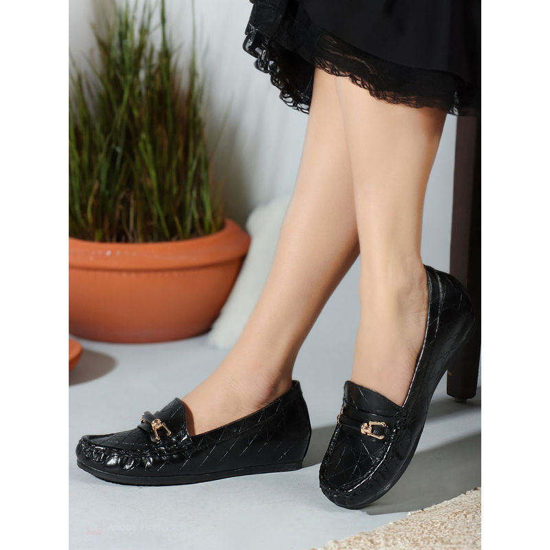 Carlton London Black Slip-On Textured Women Loafers (EURO 36)