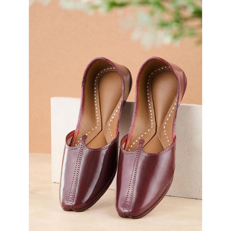 Fabindia Maroon Leather Hand Embroidery Juttis (UK 9)