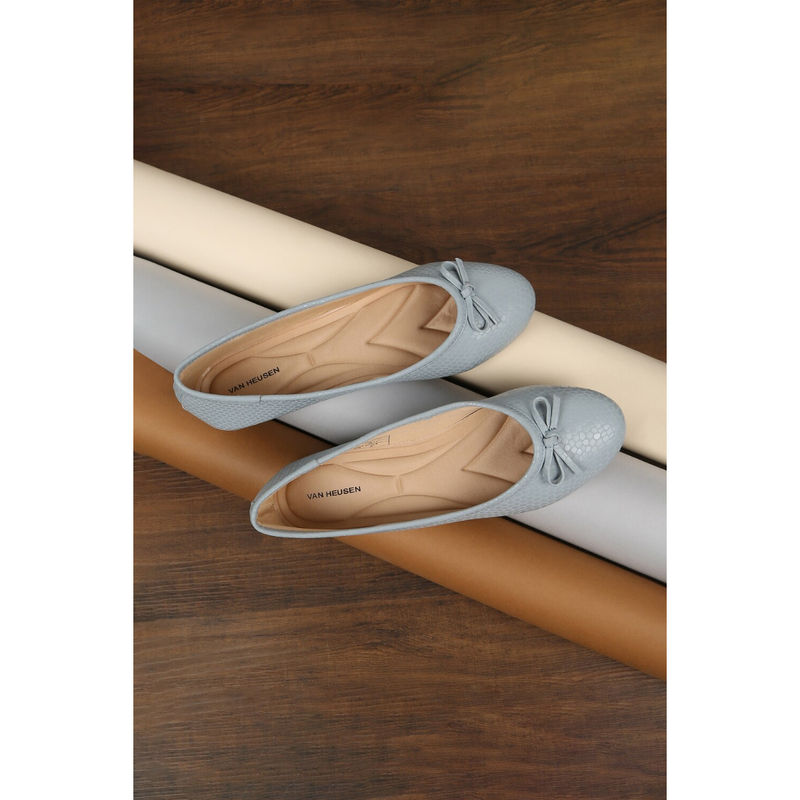 Van Heusen Women Round Toe Blue Ballerinas (UK 4)