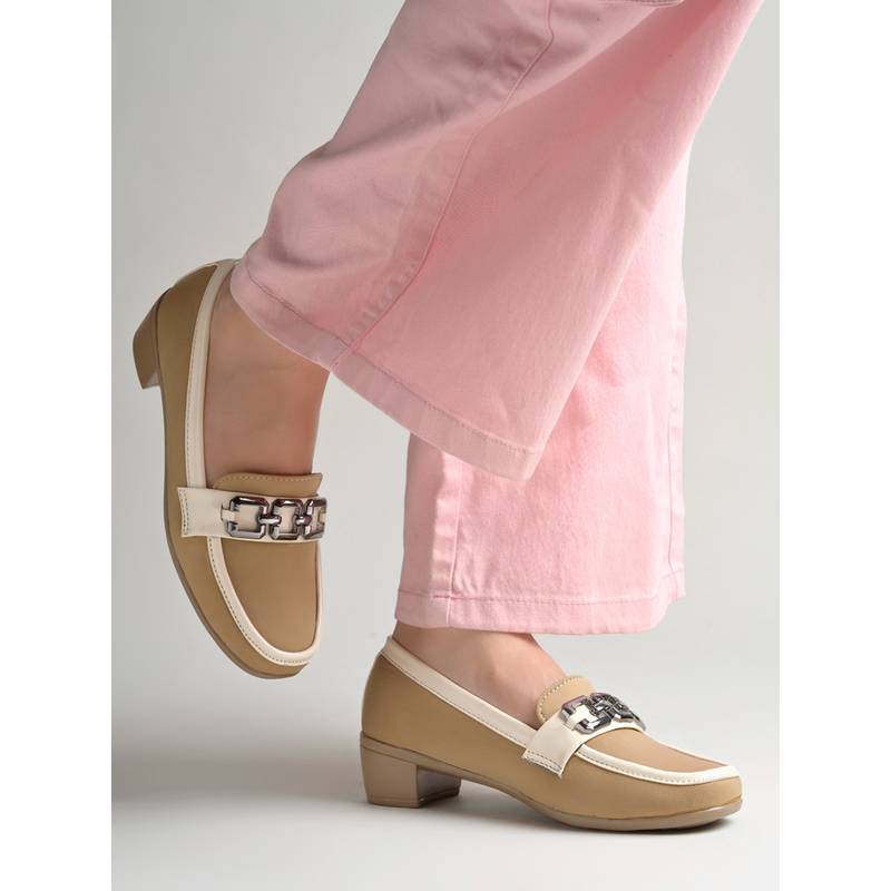 Shoetopia Women Beige Chain-Embellished Loafers (EURO 36)