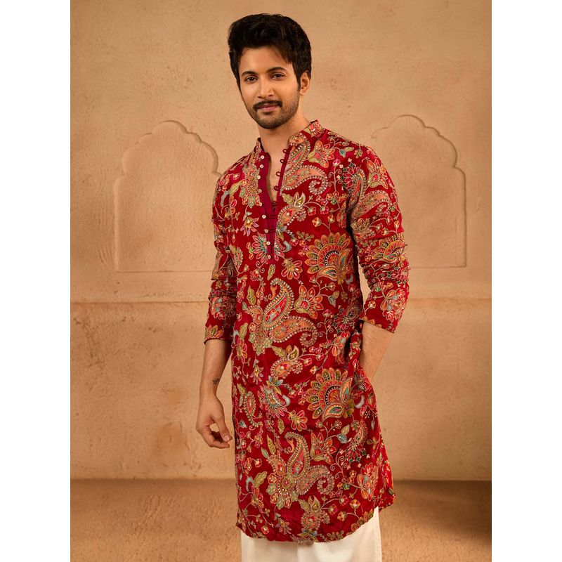 Vastramay Maroon Embroidered Regular Kurta (S)