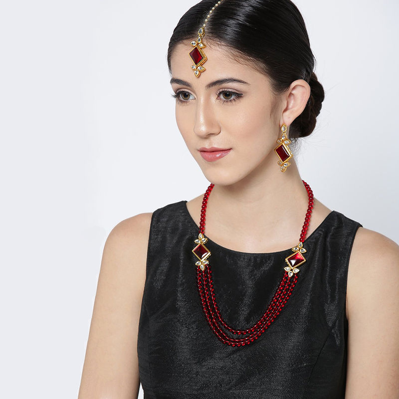 Meena in an emerald beads mala - Indian Jewellery Designs