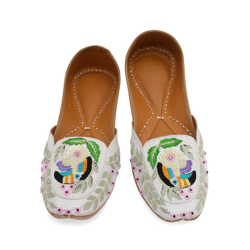 NR BY NIDHI RATHI White Handcrafted Ethnic Juttis (EURO 36)