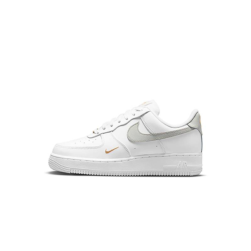 Nike Women Force White Basketball Shoes (UK 4)