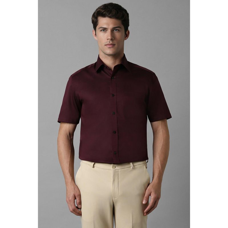 Louis Philippe Men Maroon Regular Fit Solid Half Sleeves Formal Shirt (40)
