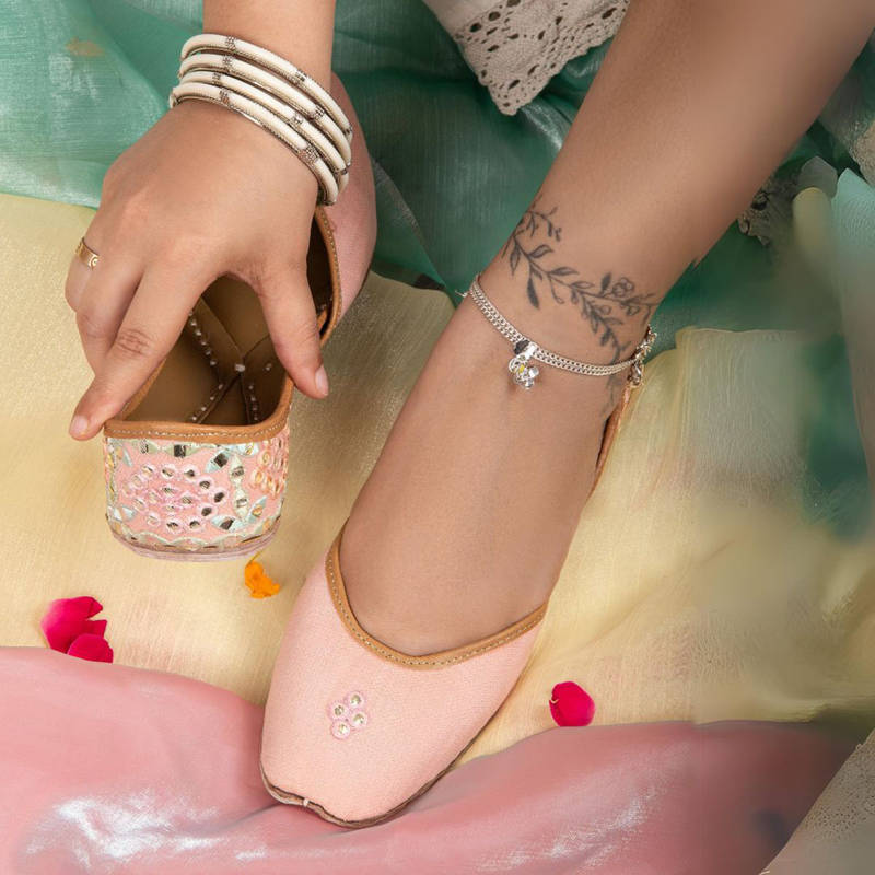 YASSIO Peach Floral Pastel Delicate Florals, Mirror Sparkle, & Lasting Comfort Juttis (EURO 40)